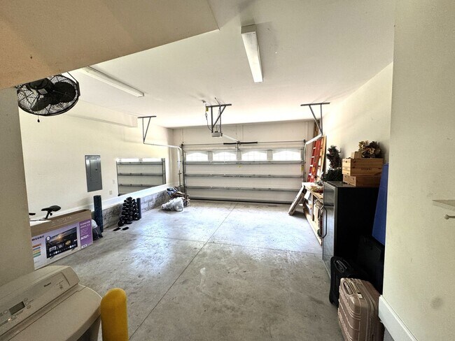 Building Photo - Stunning Home with an Upstairs Apartment or In-law Suite