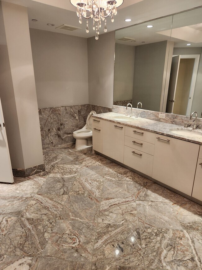 Building Photo - Turnberry