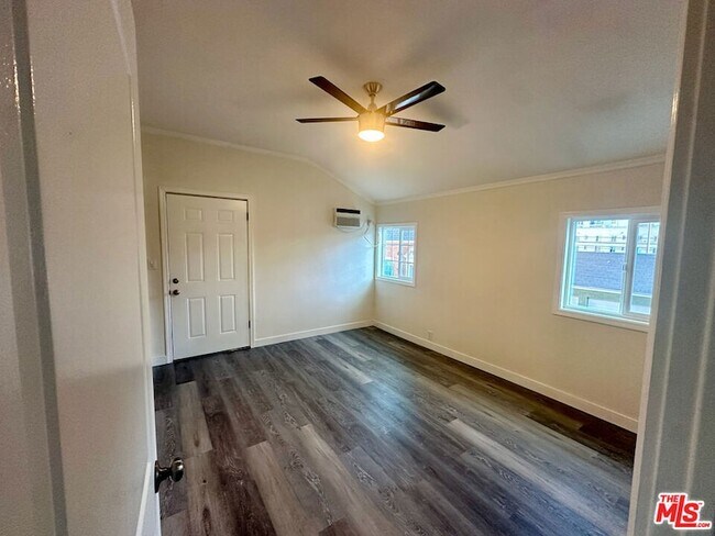 Building Photo - 1762 1/2 N Las Palmas Avenue Unit