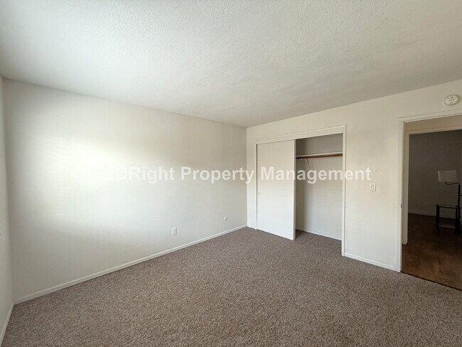 Building Photo - AVAILABLE Now - 2 Bedroom, 1 Bath Grover Beach Apartment