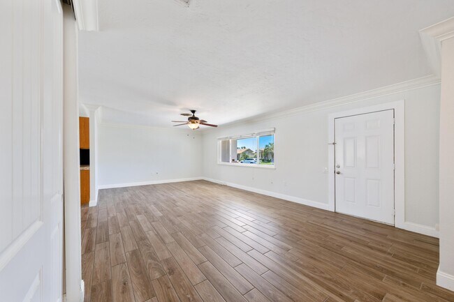Building Photo - 77054 California Dr
