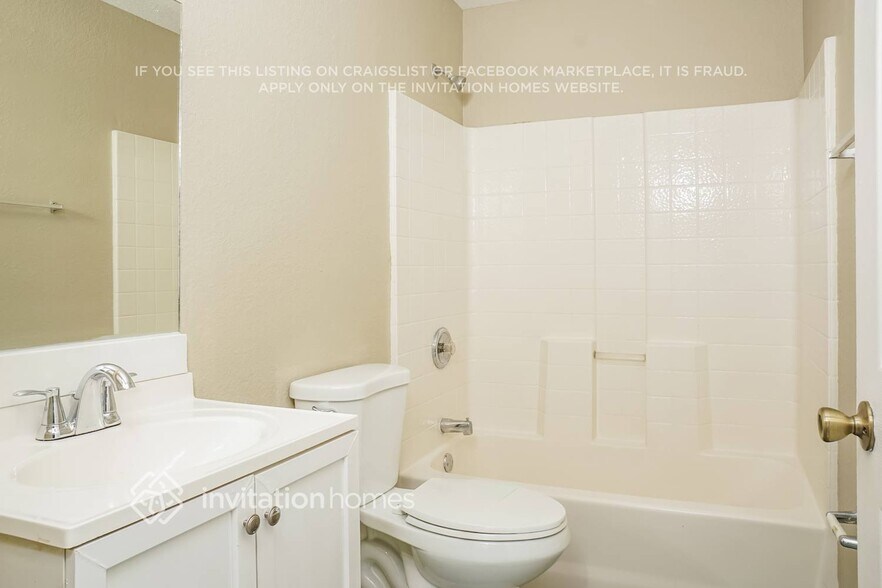 Building Photo - 3002 Alesio Ave