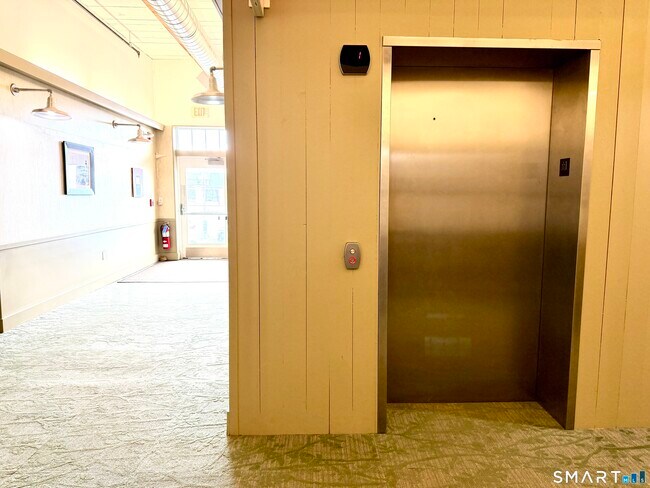 Building Photo - 60 Willow St