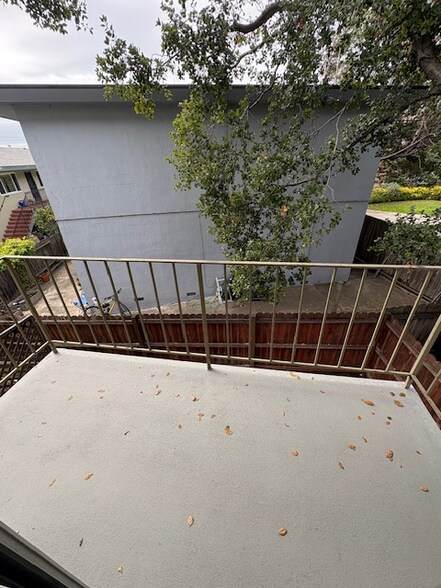 Building Photo - 303 Lee St