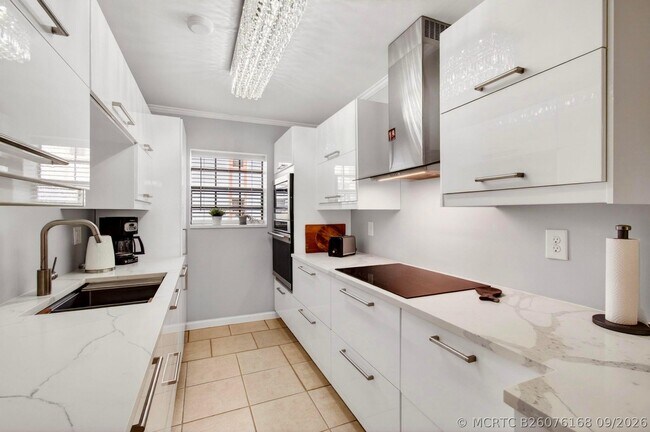 Building Photo - 321 Norwood Terrace