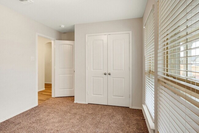 Building Photo - 117 Nathaniel Dr