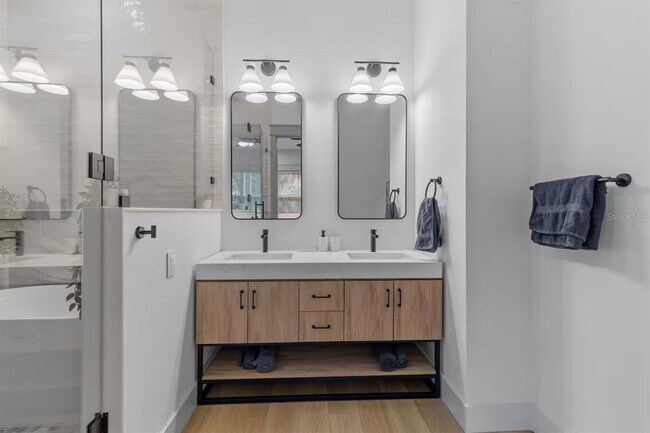 Building Photo - 2407 Harper St