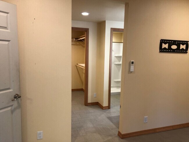 Building Photo - 3 bedroom 2 bathroom house in Thurston!