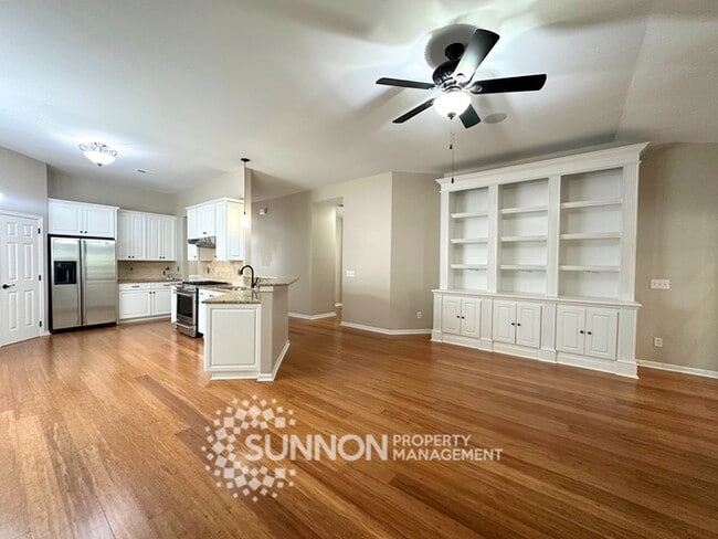 Building Photo - Charming 3-Bedroom Ranch with Sunroom & Wo...