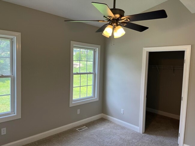 Building Photo - 209 Hidden Meadow Dr
