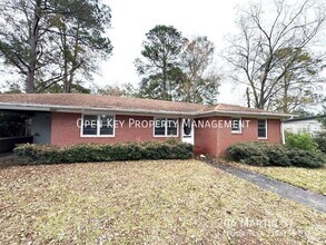 Building Photo - Simple 3 Bed 2 Bath Red Brick Home!