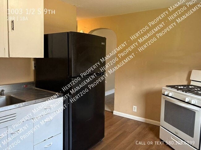 Building Photo - 1003 1/2 S 9th-