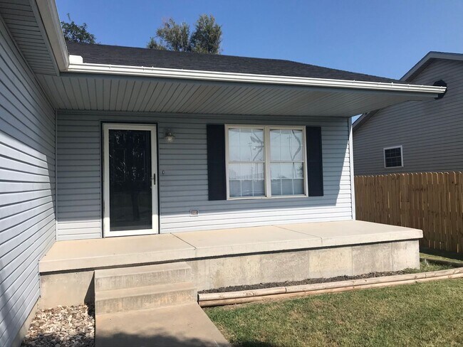 Building Photo - 4 Bedroom, 3 Bathroom House with Attached Double Car Garage