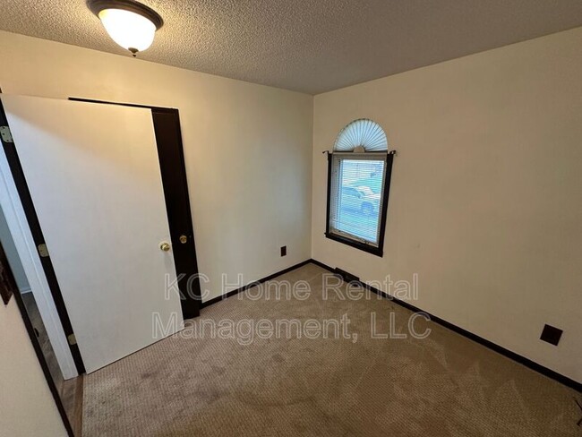 Building Photo - 17820 E Greentree Ave