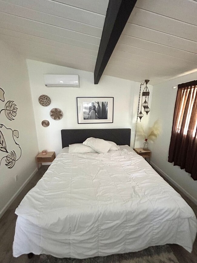 Building Photo - Adorable 2 bedroom 1 bathroom home