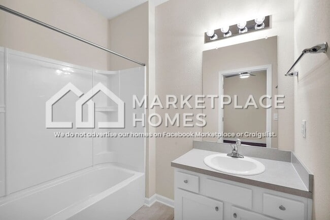 Building Photo - 3996 Vlg Vw Ln