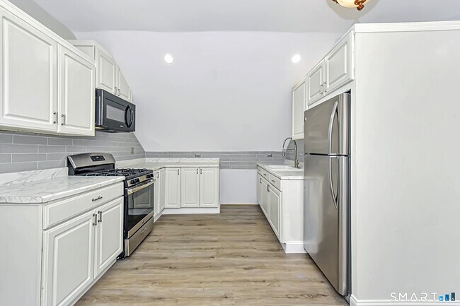 Building Photo - 463 Wilmot Ave