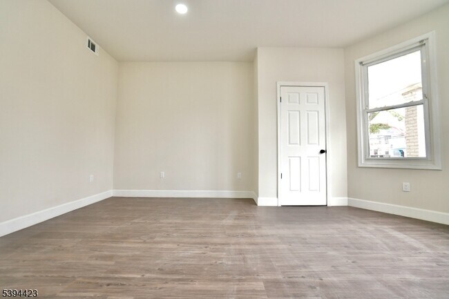 Building Photo - 282 Woodside Ave