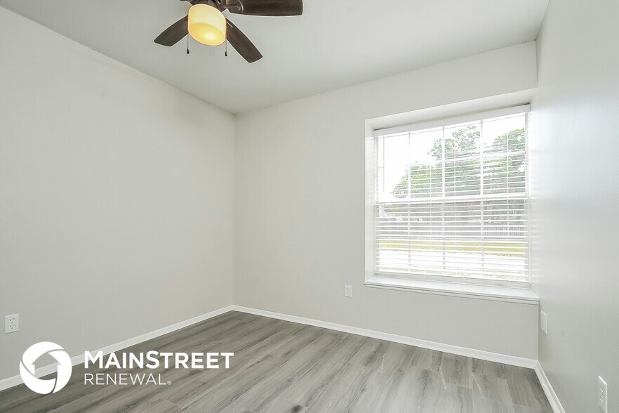 Building Photo - 3217 Thackeray Wy