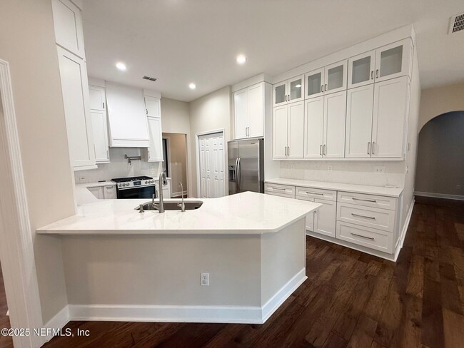Building Photo - 7860 Turnstone Cir E
