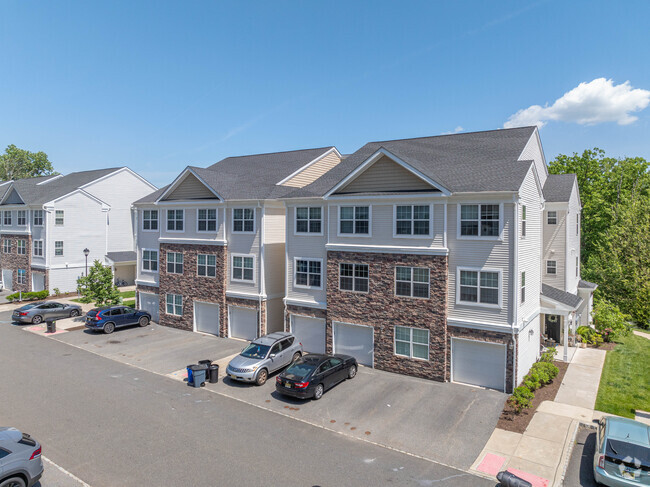Building Photo - Lennar at the Hills