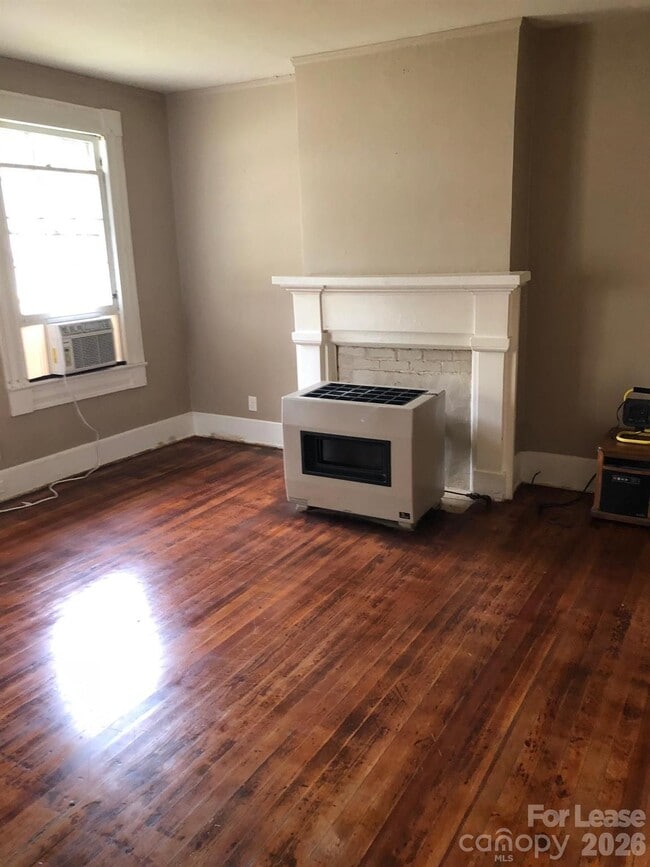 Building Photo - 656 E Sharpe St