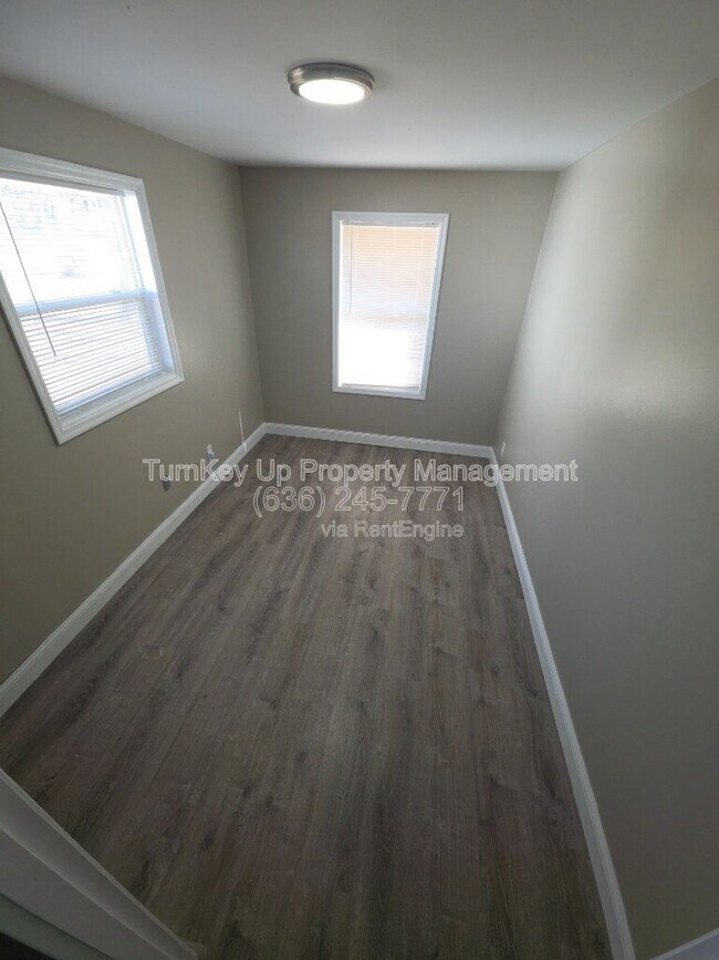 Building Photo - 305 S Lafayette St