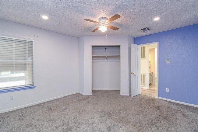 Building Photo - 2011 Spenwick Dr