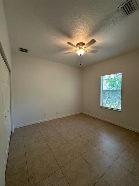 Building Photo - 1731 Lavue Ave
