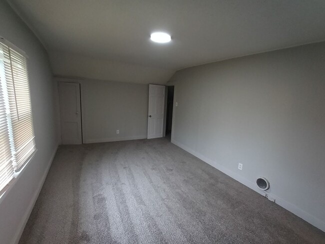 Building Photo - 4 bedroom 2 bath brick colonial NOW AVAILA...