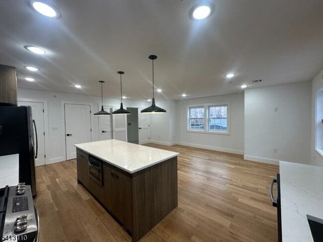 Building Photo - 81 N Clinton St