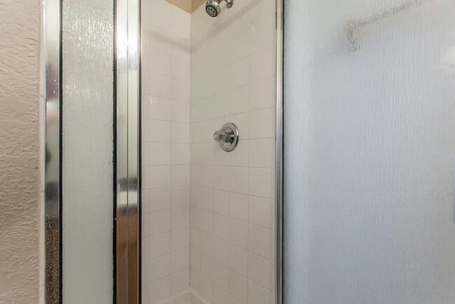 Building Photo - AVAILABLE NOW!