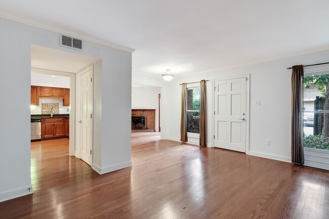 Building Photo - Fall Special - 1/2 off first month's rent!