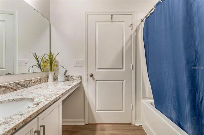 Building Photo - 495 Overpool Ave