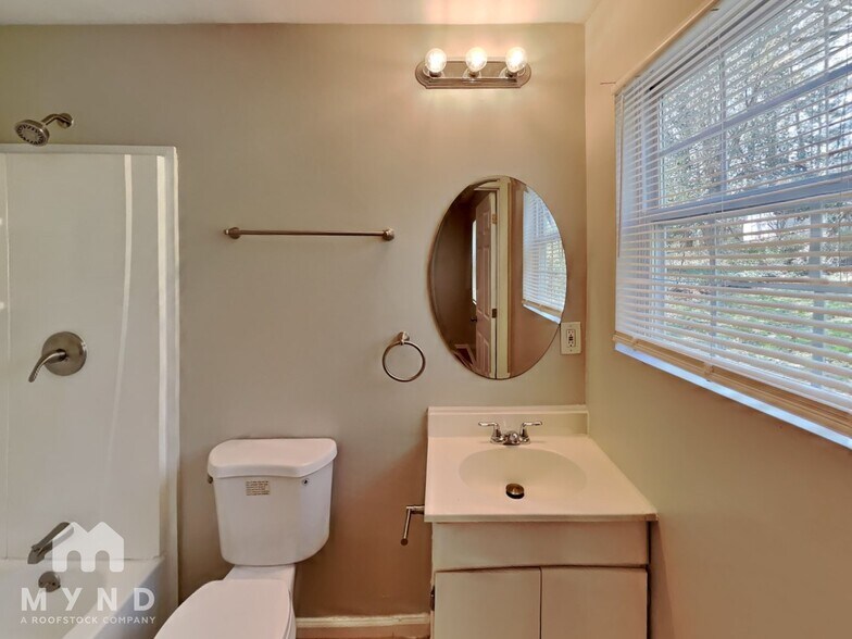 Building Photo - 450 Fairburn Rd NW