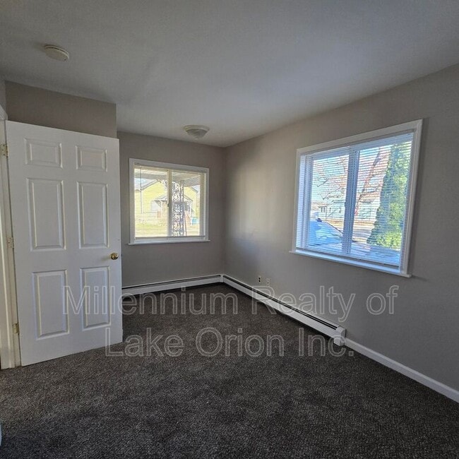 Building Photo - 644 E Meyers Ave