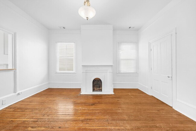 Building Photo - 112 E Anderson St