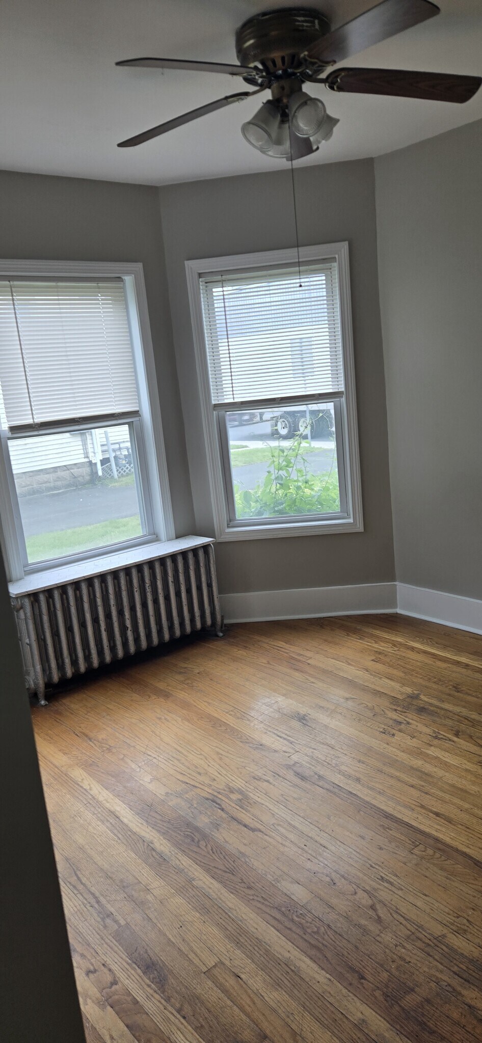 Building Photo - 117 N Elm St