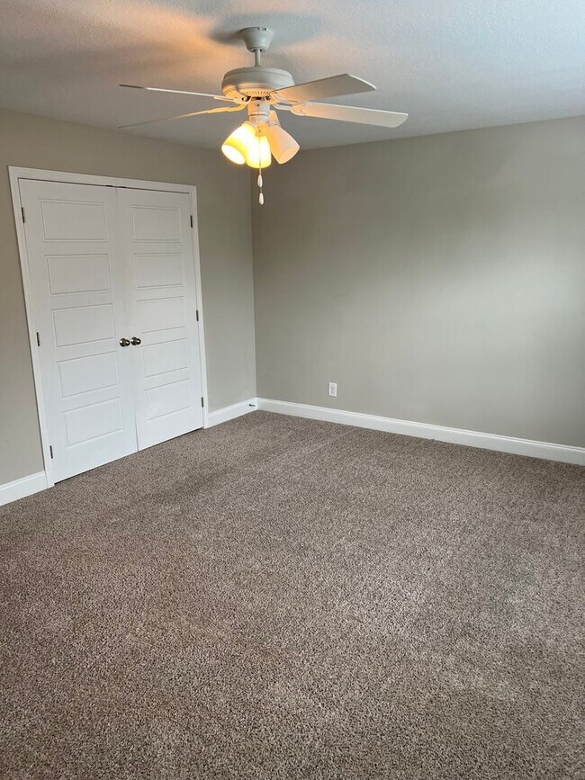 Building Photo - Spacious 4 Bedroom Home in Sango