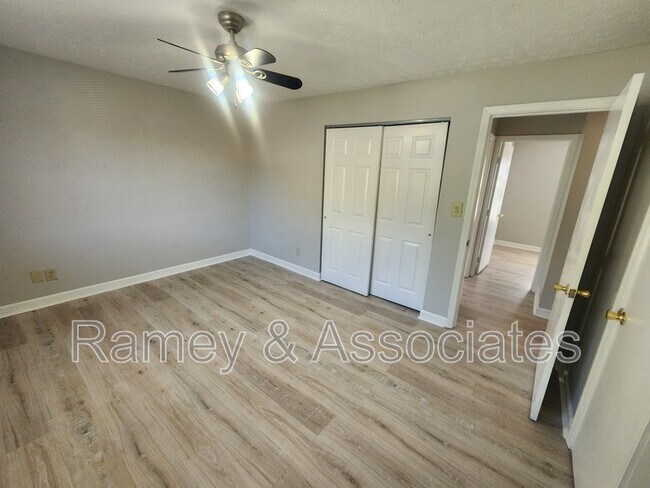 Building Photo - 1700 Cimmaron Trail