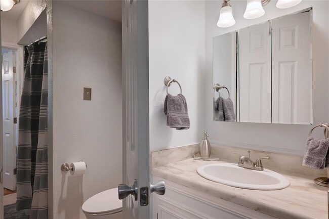Building Photo - 2437 Crosswind Dr