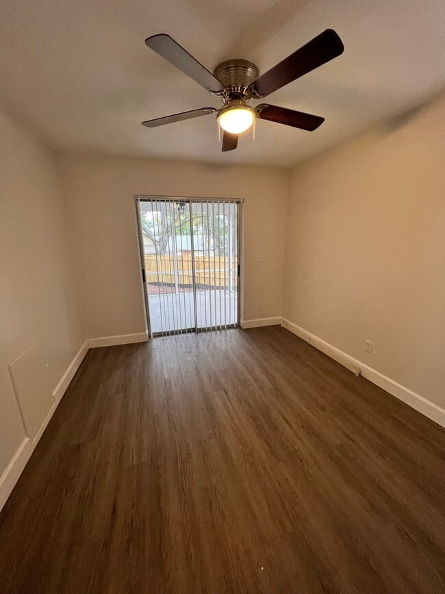 Building Photo - Amazing 3/2 located in desirable Palm Harb...