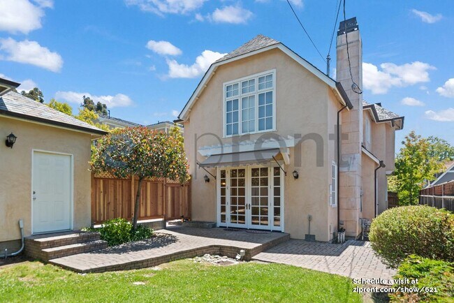 Building Photo - 1320 Drake Ave