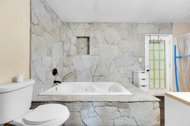 Building Photo - 709 SW Dorchester St