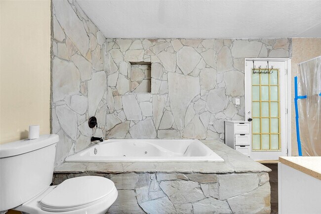 Building Photo - 709 SW Dorchester St