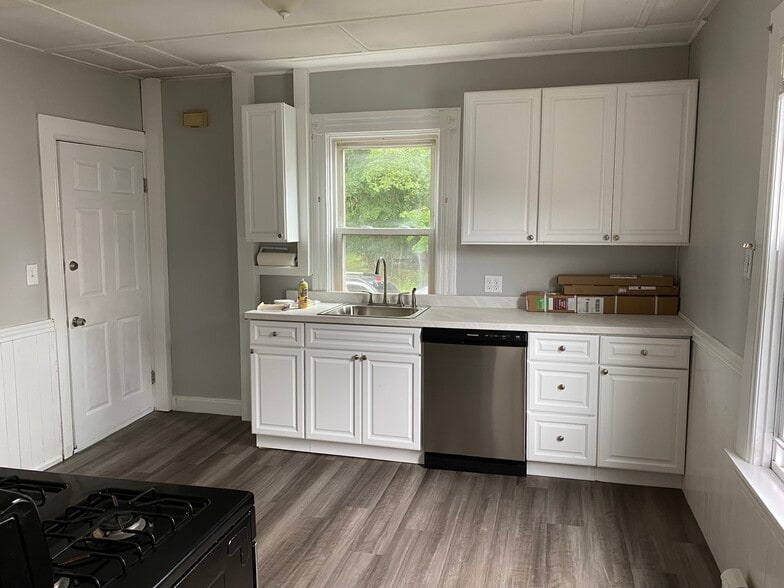 kitchen - 19 North Ave