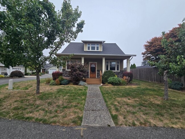 Building Photo - 3 bedroom, 2.5 bathroom house!!!