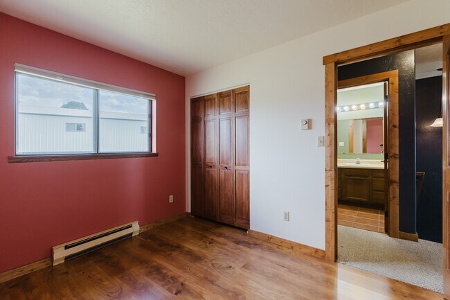 Building Photo - 284 Talisman Dr