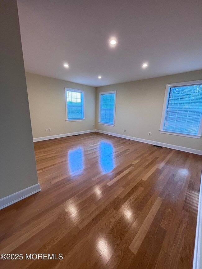 Building Photo - 258 Teasdale Pl