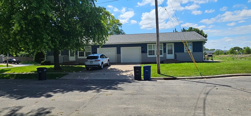 Primary Photo - 2351 Geneva St